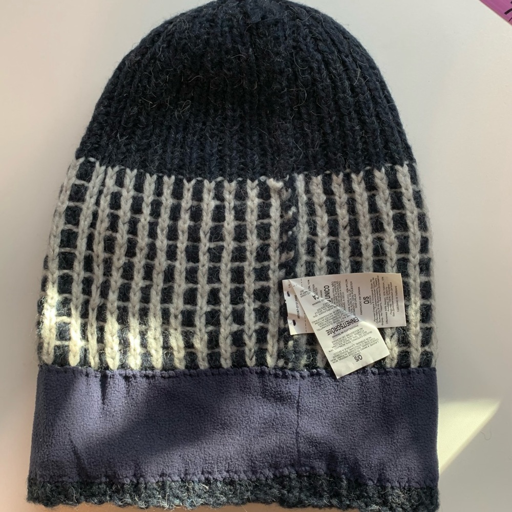 Columbia Navy and Grey Knit Beanie Stocking Cap Inisex - Picture 5 of 9